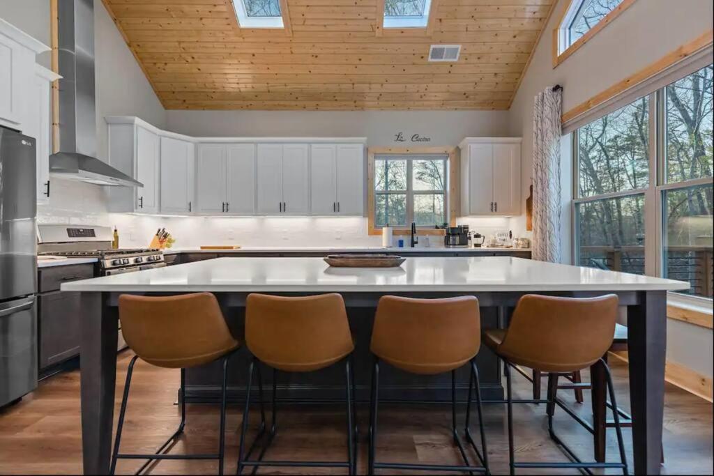 Peaceful Modern Chalet In エリジェイ エクステリア 写真