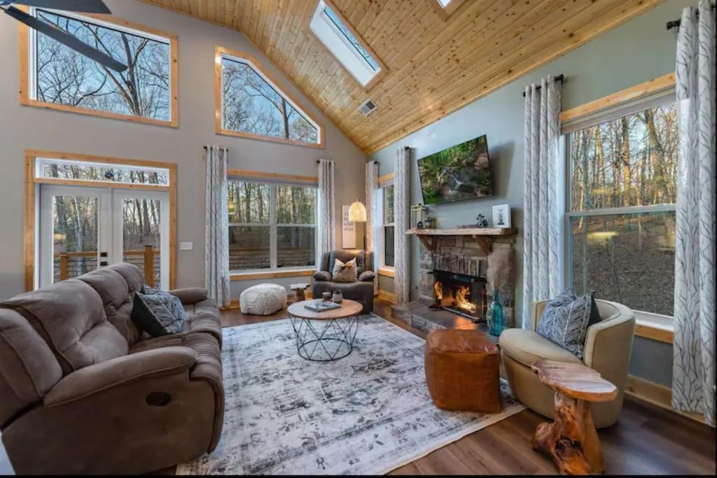 Peaceful Modern Chalet In エリジェイ エクステリア 写真